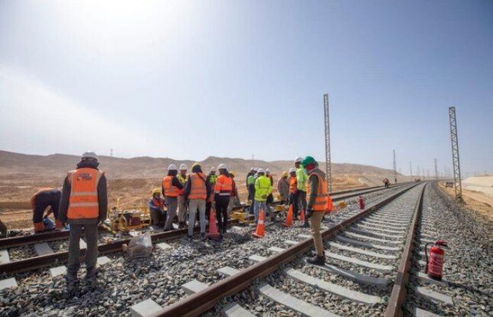 وزير النقل يتفقد الخط الأول للقطار الكهربائي السريع «السخنة - العلمين - مطروح».. ويوجه رسالة للعاملين في المشروع - الصبح